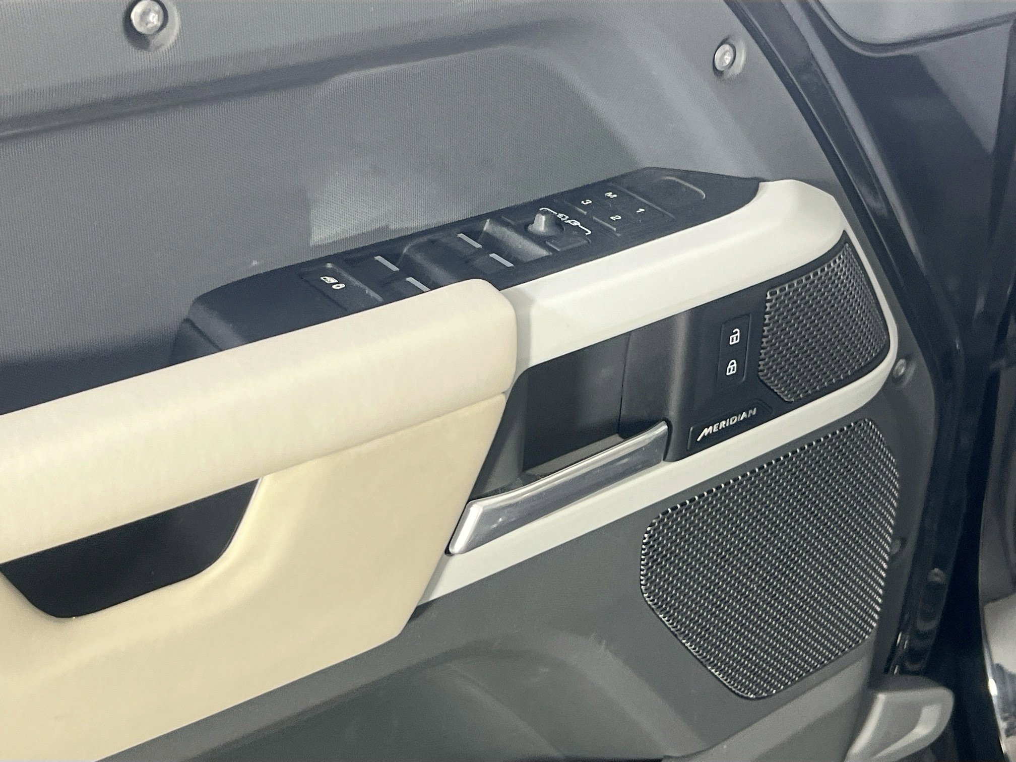 Used 2024 Land Rover Defender 110 S AWD/4WD image 17