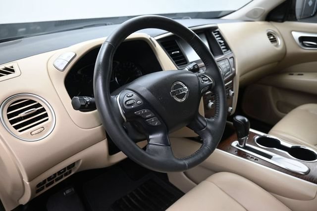 Used 2017 Nissan Pathfinder Platinum FWD image 18