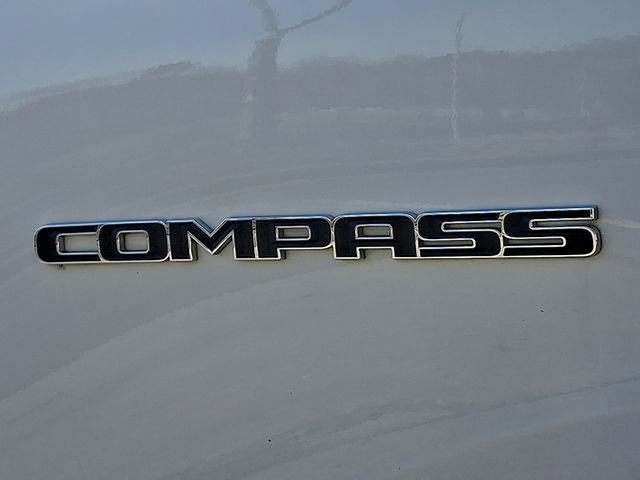 Used 2024 Jeep Compass Latitude image 30