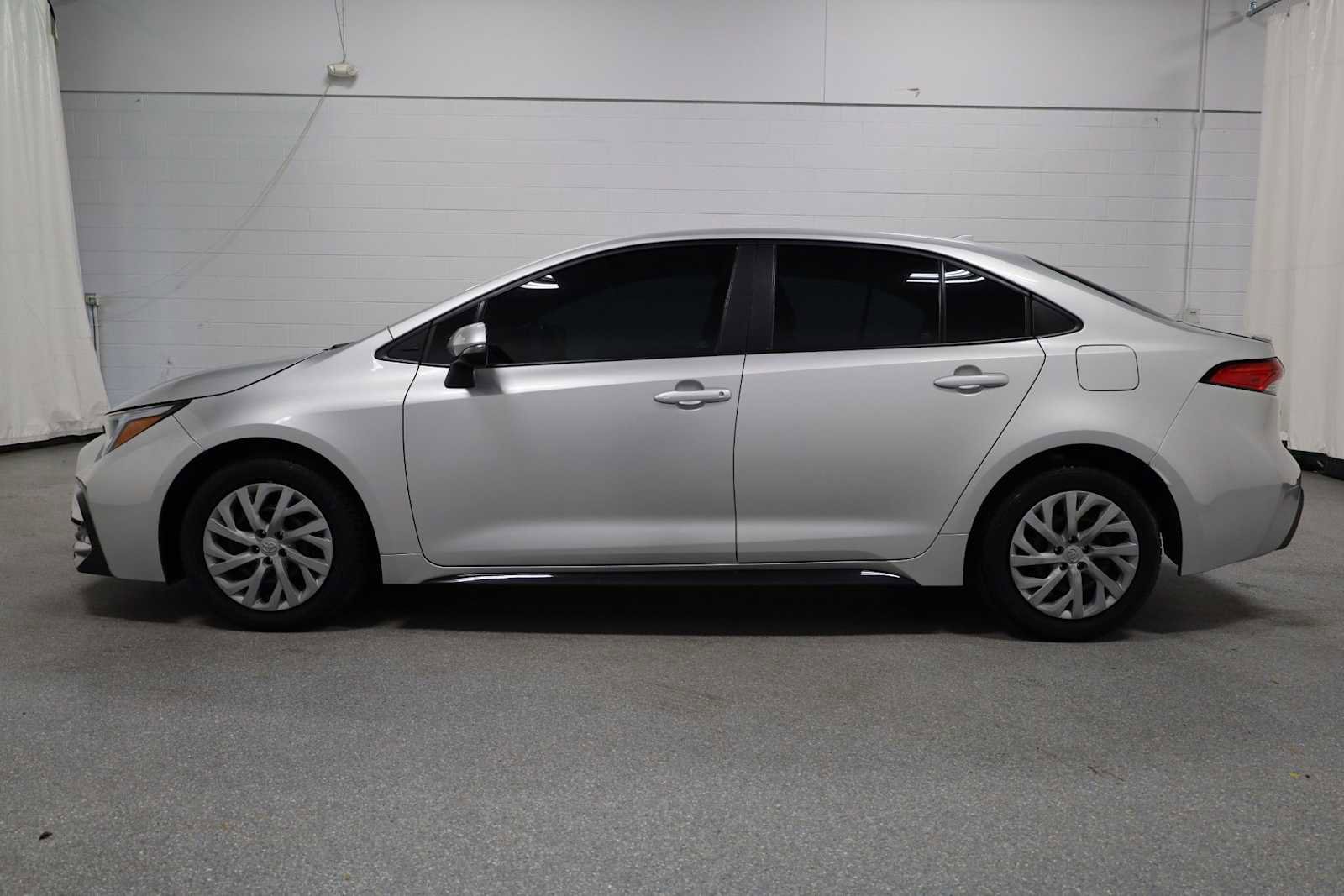 Used 2023 Toyota Corolla SE image 2