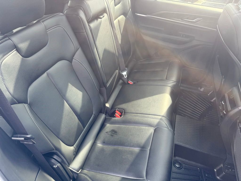 Used 2025 Jeep Grand Cherokee Limited image 49