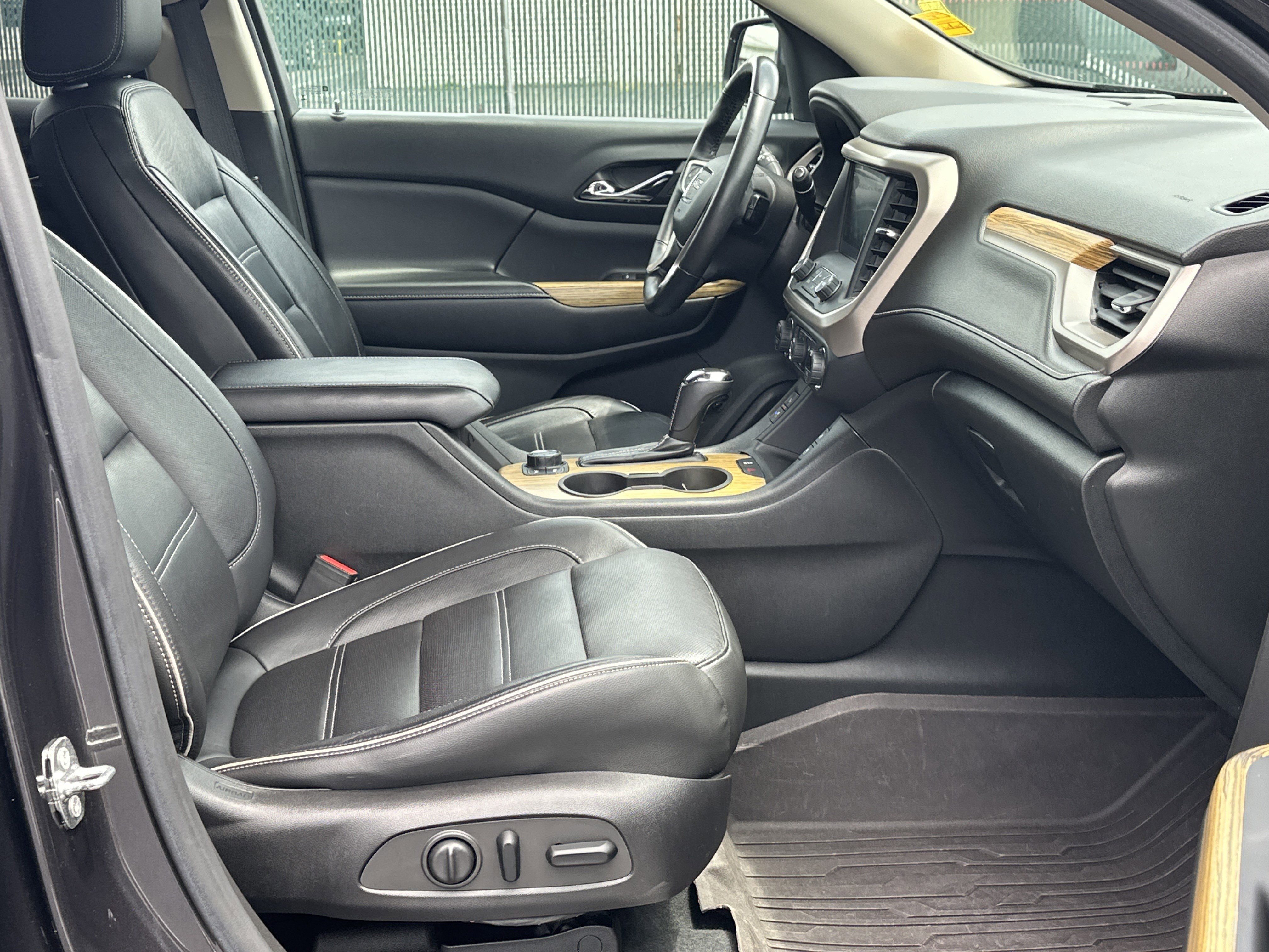 Used 2017 GMC Acadia Denali AWD/4WD image 12