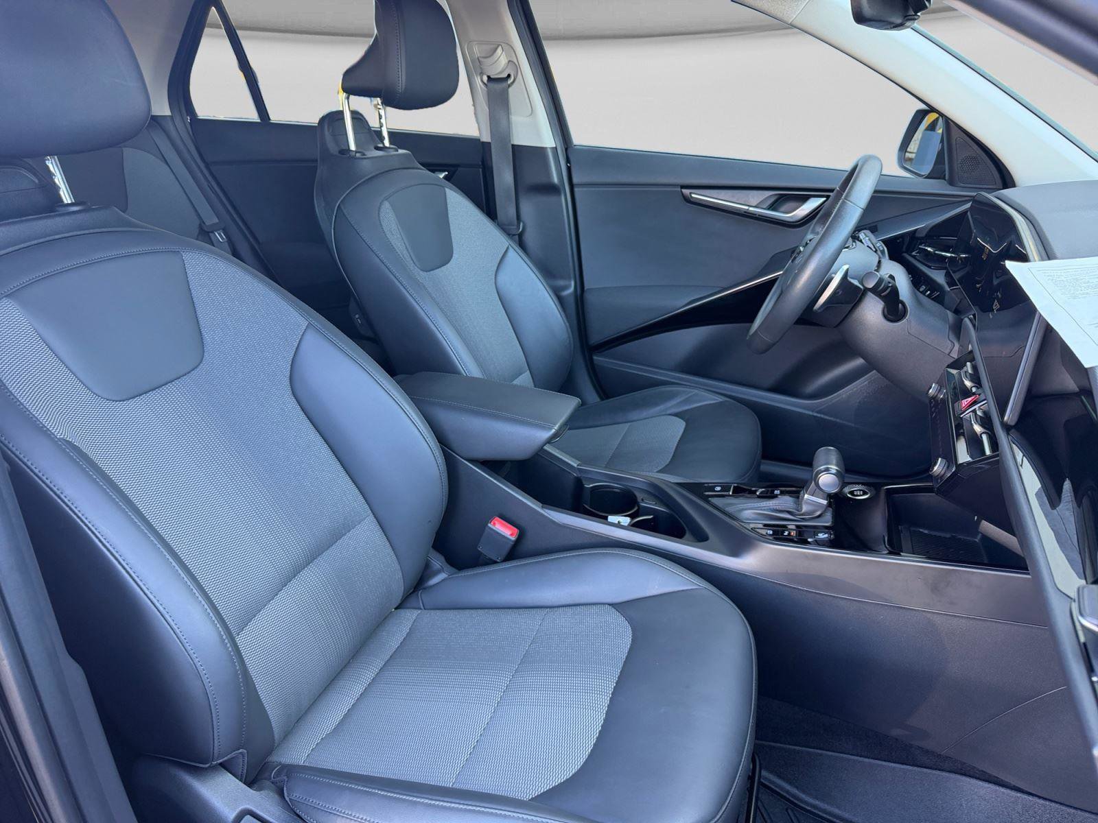 Certified 2023 Kia Niro EX image 11