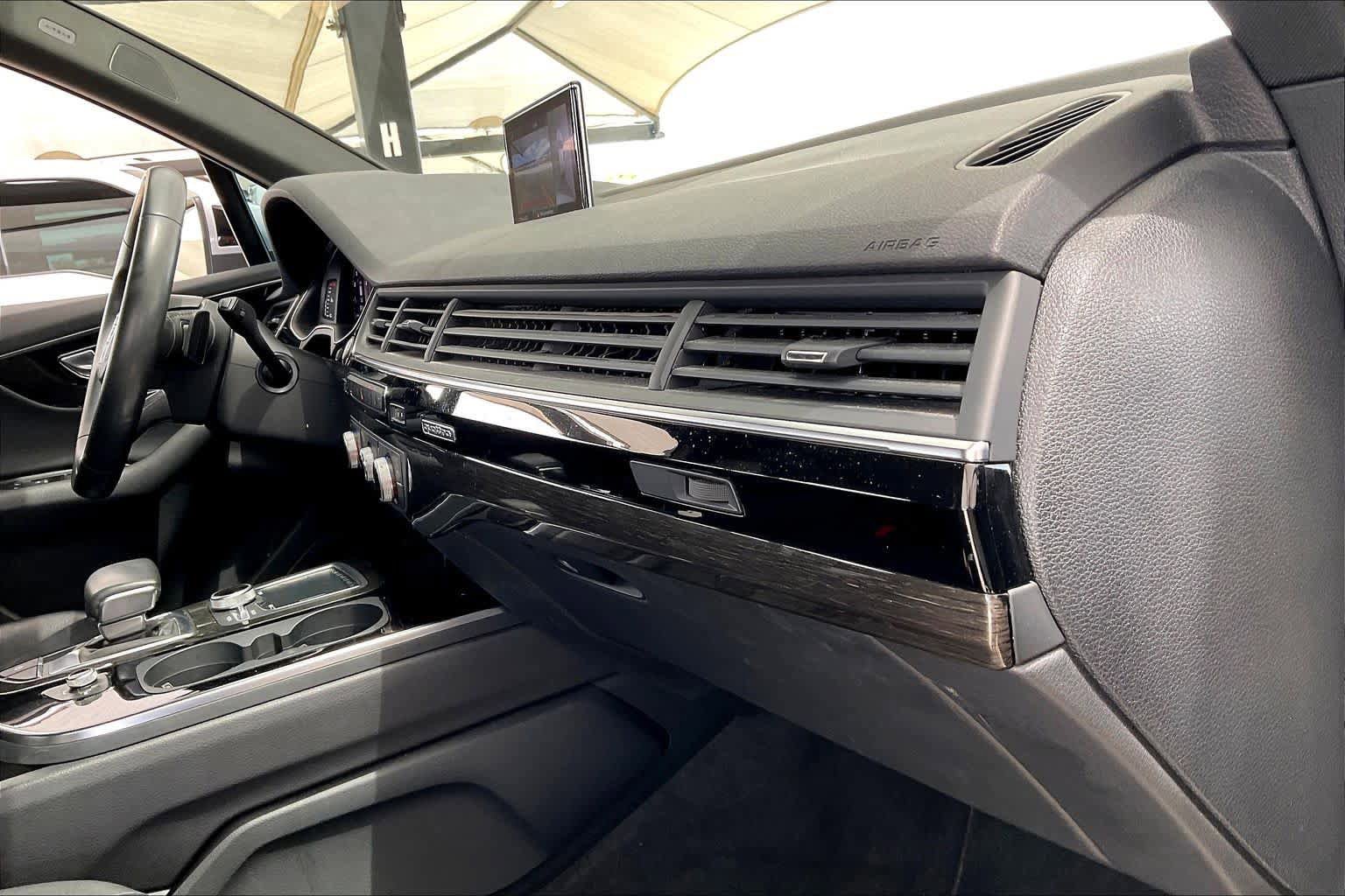 Used 2019 Audi Q7 3.0T Premium Plus w/ Premium Plus Package AWD/4WD image 18