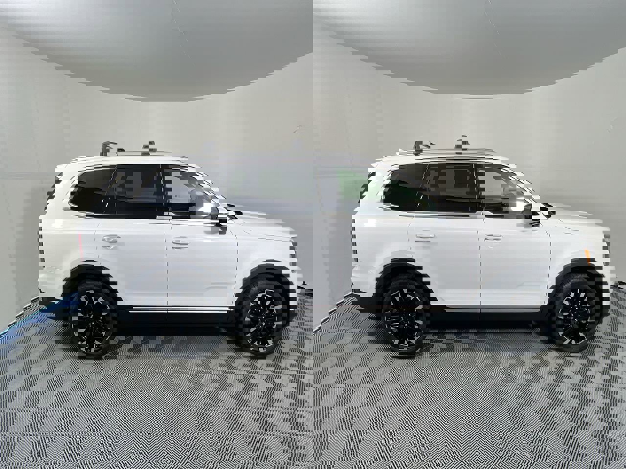 Certified 2024 Kia Telluride SX w/ Towing Package image 2