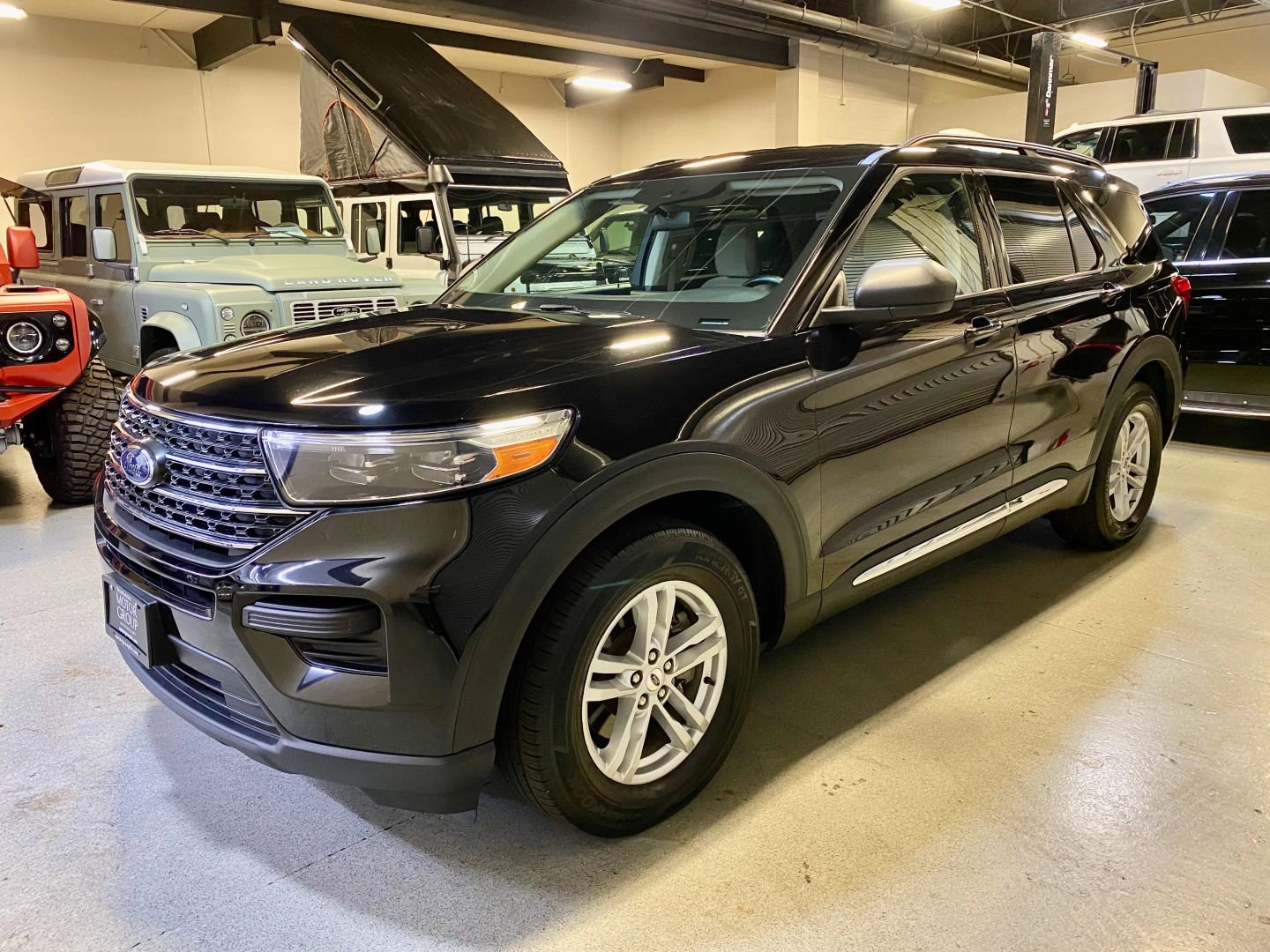 Used 2023 Ford Explorer XLT image 2