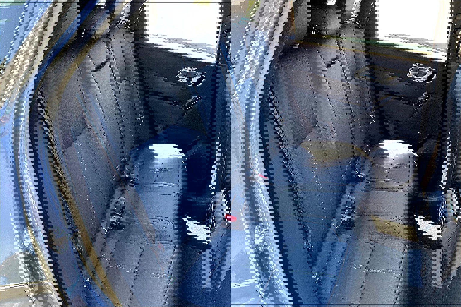 New 2026 Land Rover Range Rover Velar Dynamic SE image 7