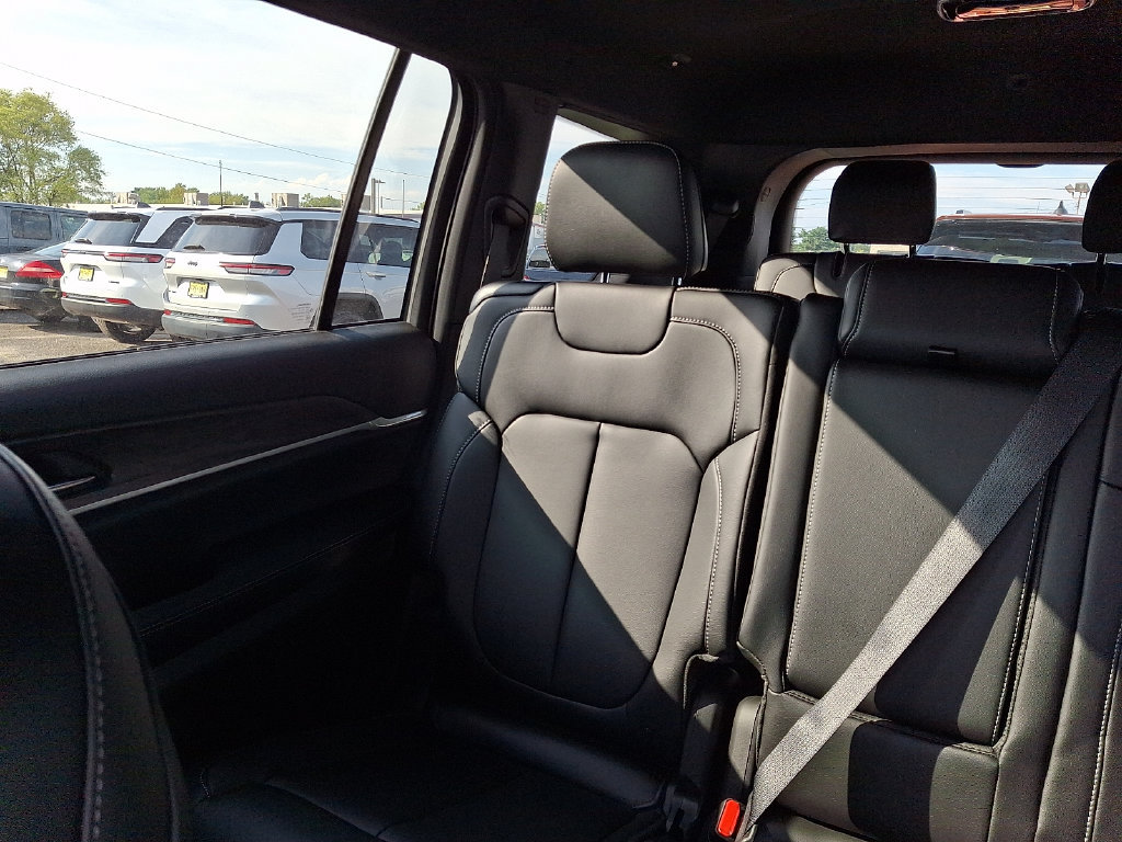 New 2027 Jeep Grand Cherokee L Limited AWD/4WD image 13