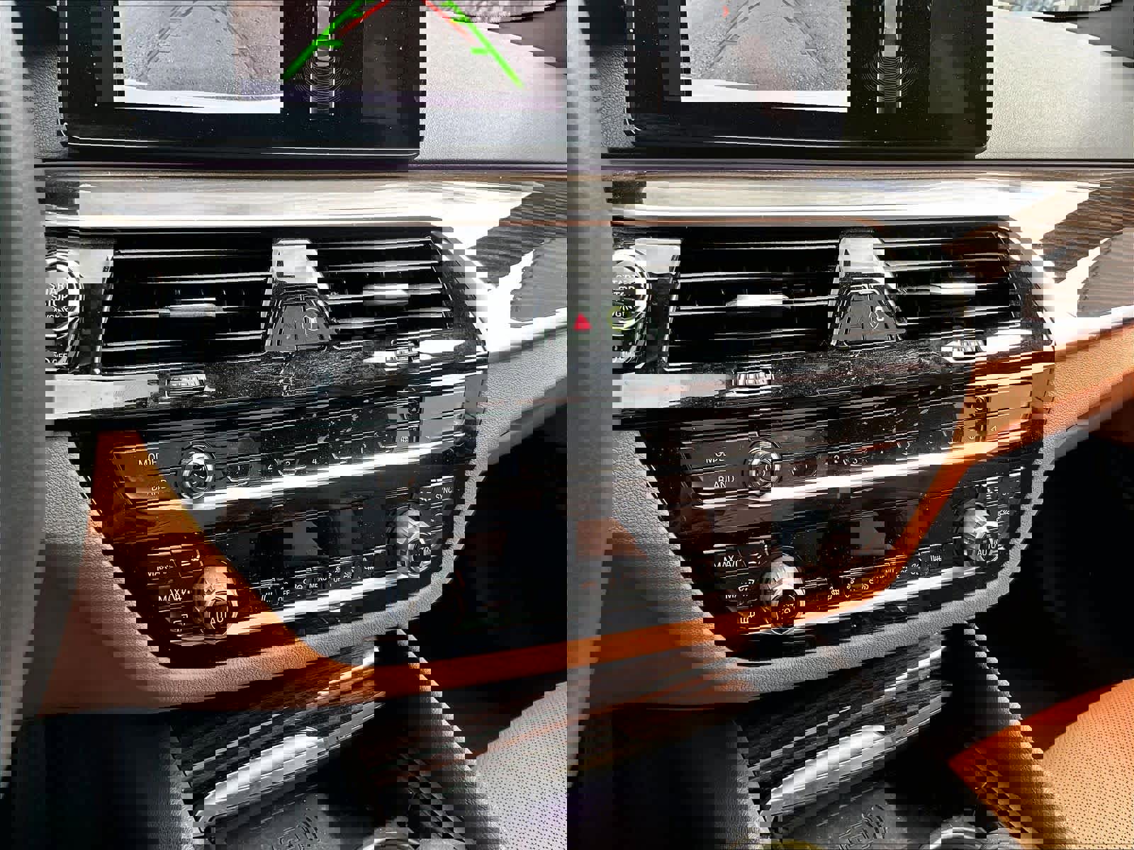 Used 2023 BMW 530i w/ Convenience Package image 33