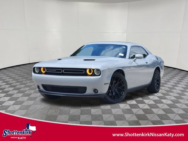 Used 2020 Dodge Challenger SXT w/ Plus Package RWD image 1