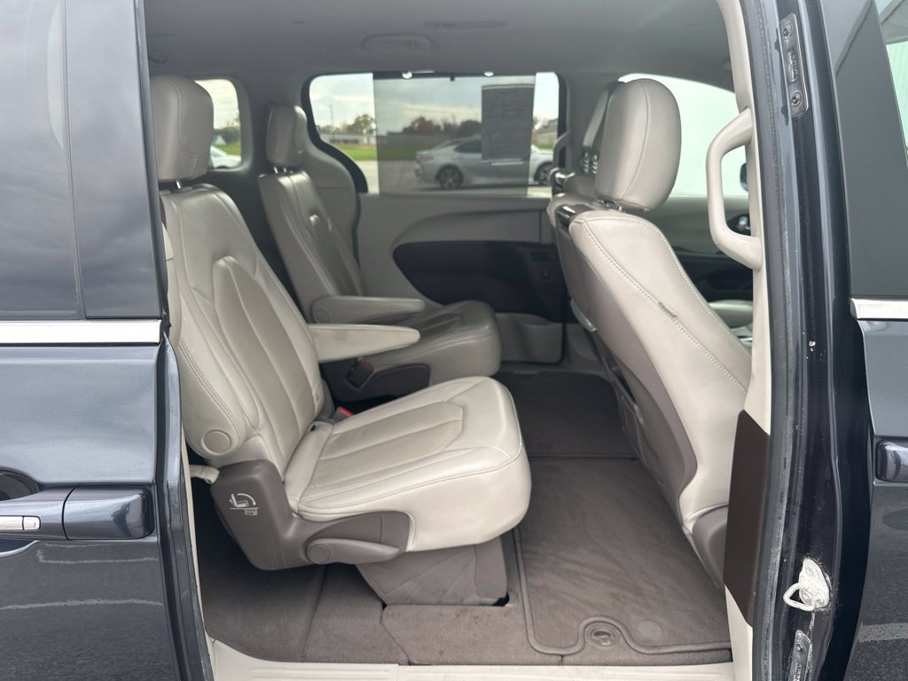 Used 2020 Chrysler Pacifica Touring-L Plus FWD image 26