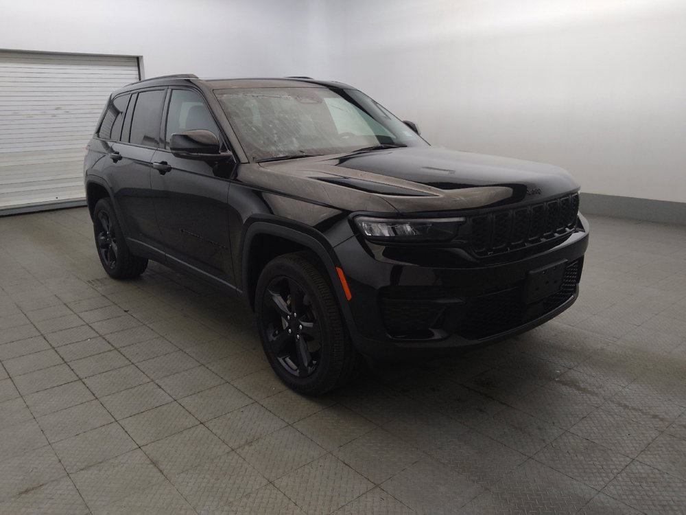 Used 2023 Jeep Grand Cherokee Altitude AWD/4WD image 13
