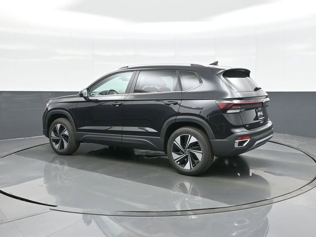 New 2026 Volkswagen Taos SE image 4