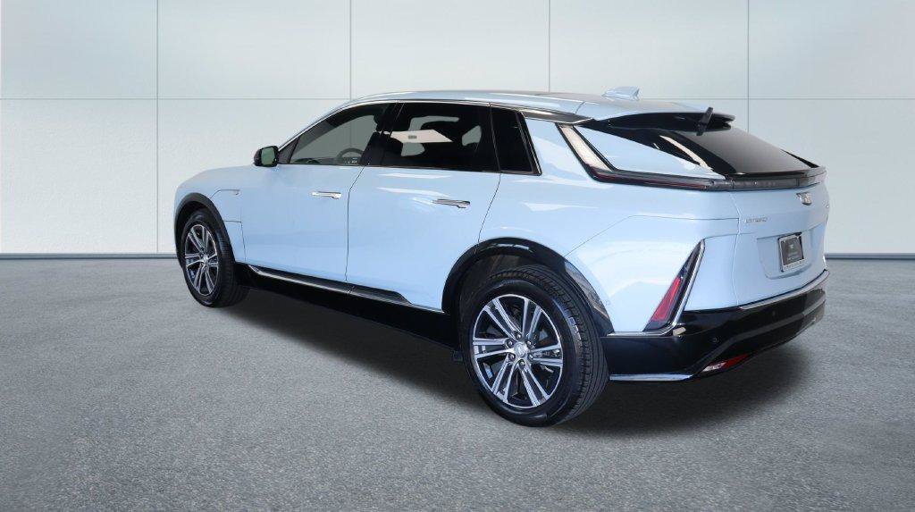 Certified 2024 Cadillac Lyriq Luxury AWD/4WD image 4