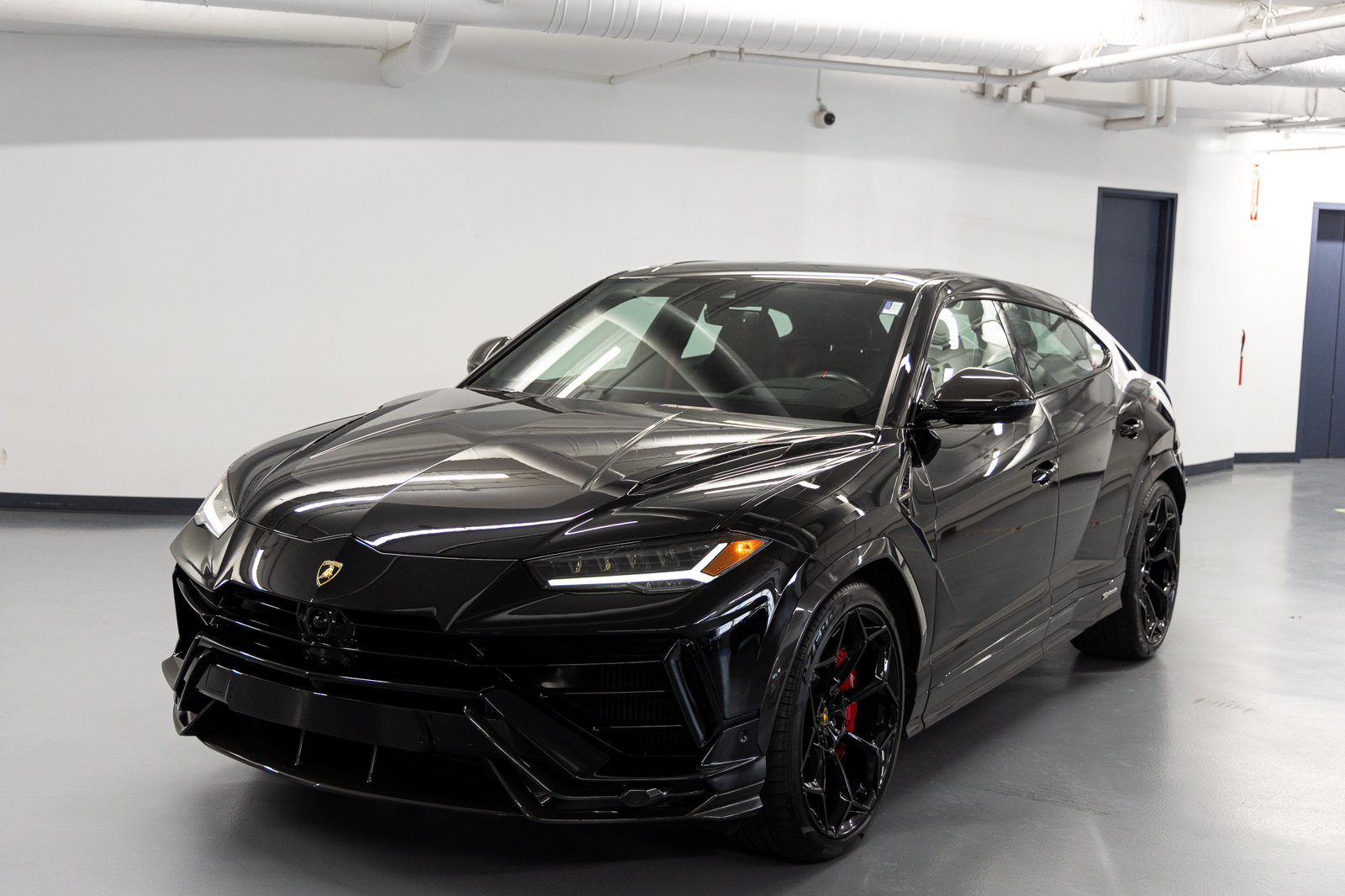Used 2024 Lamborghini Urus Performante AWD/4WD image 3