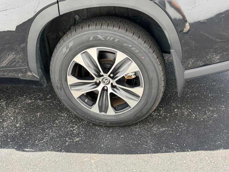 Certified 2024 Toyota Highlander XLE image 5