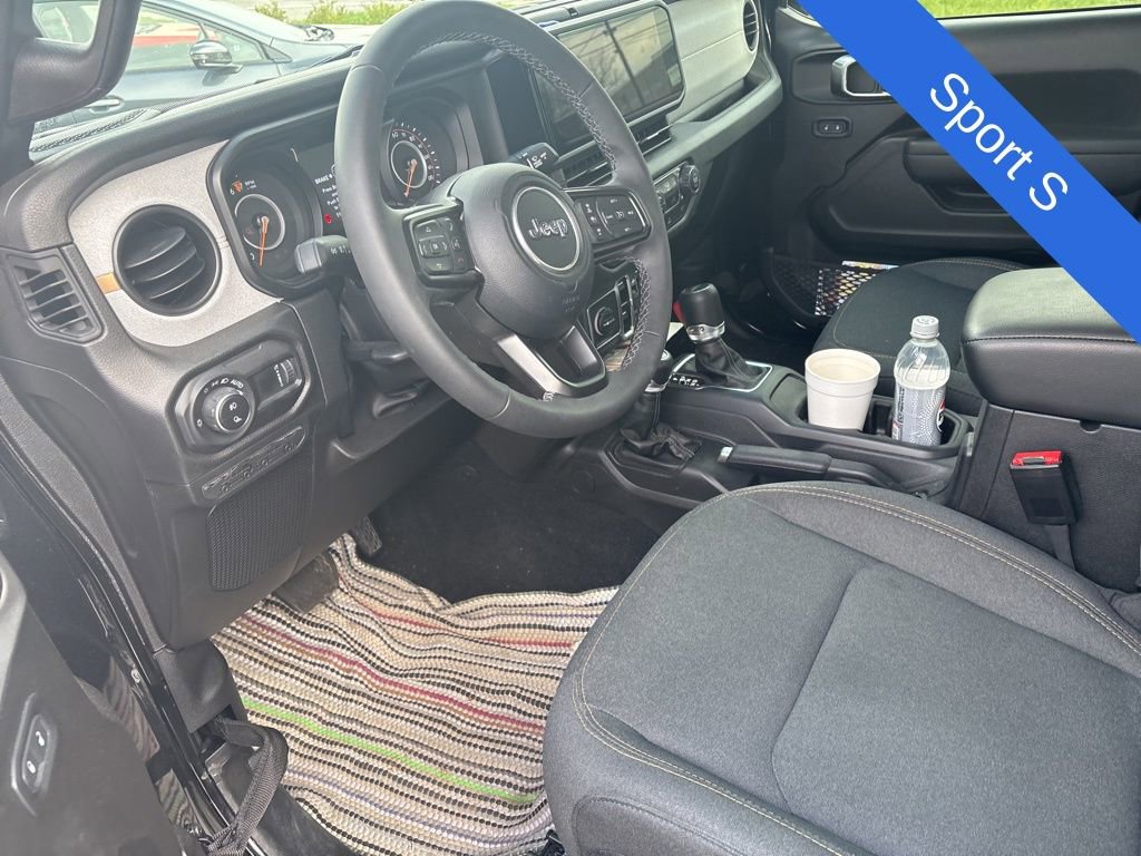 Used 2025 Jeep Gladiator Sport image 9