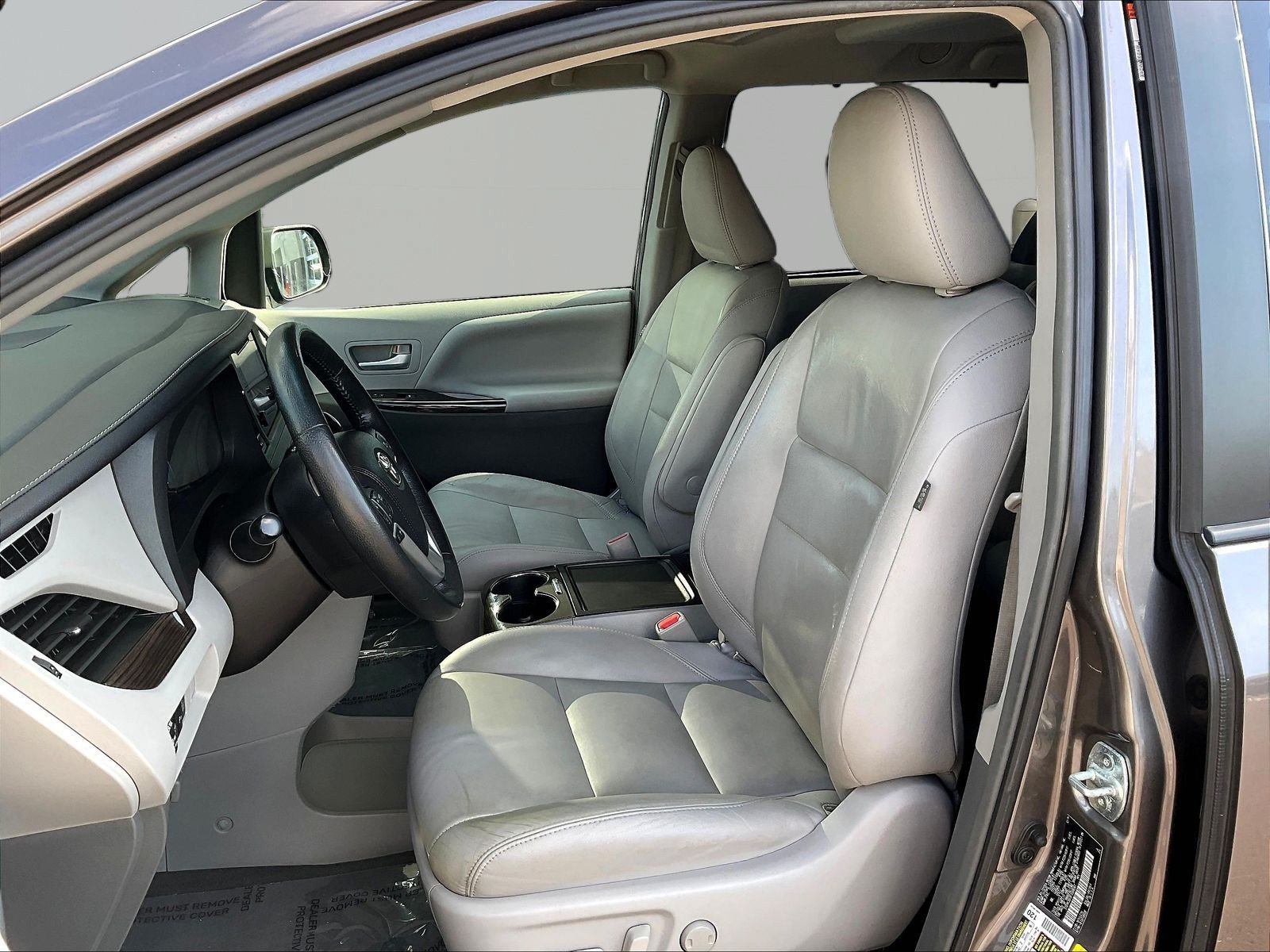 Used 2015 Toyota Sienna XLE Premium FWD image 21