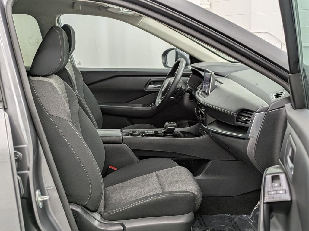 Used 2024 Nissan Rogue SV image 18