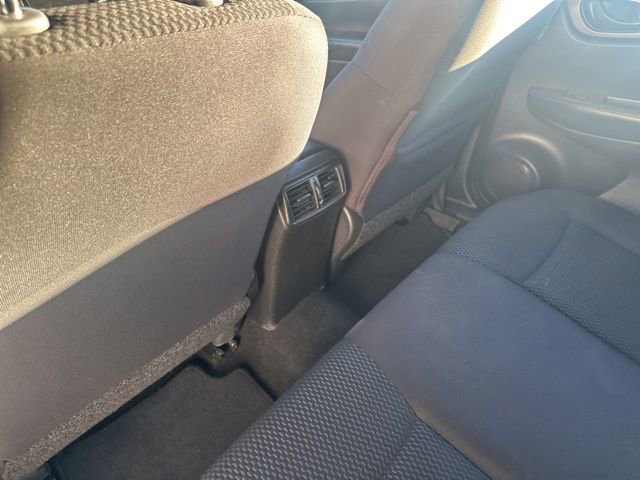 Used 2020 Nissan Rogue Sport S image 16