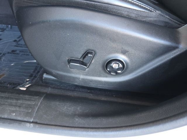 Used 2019 Jeep Cherokee Latitude Plus w/ Comfort/Convenience Group image 23