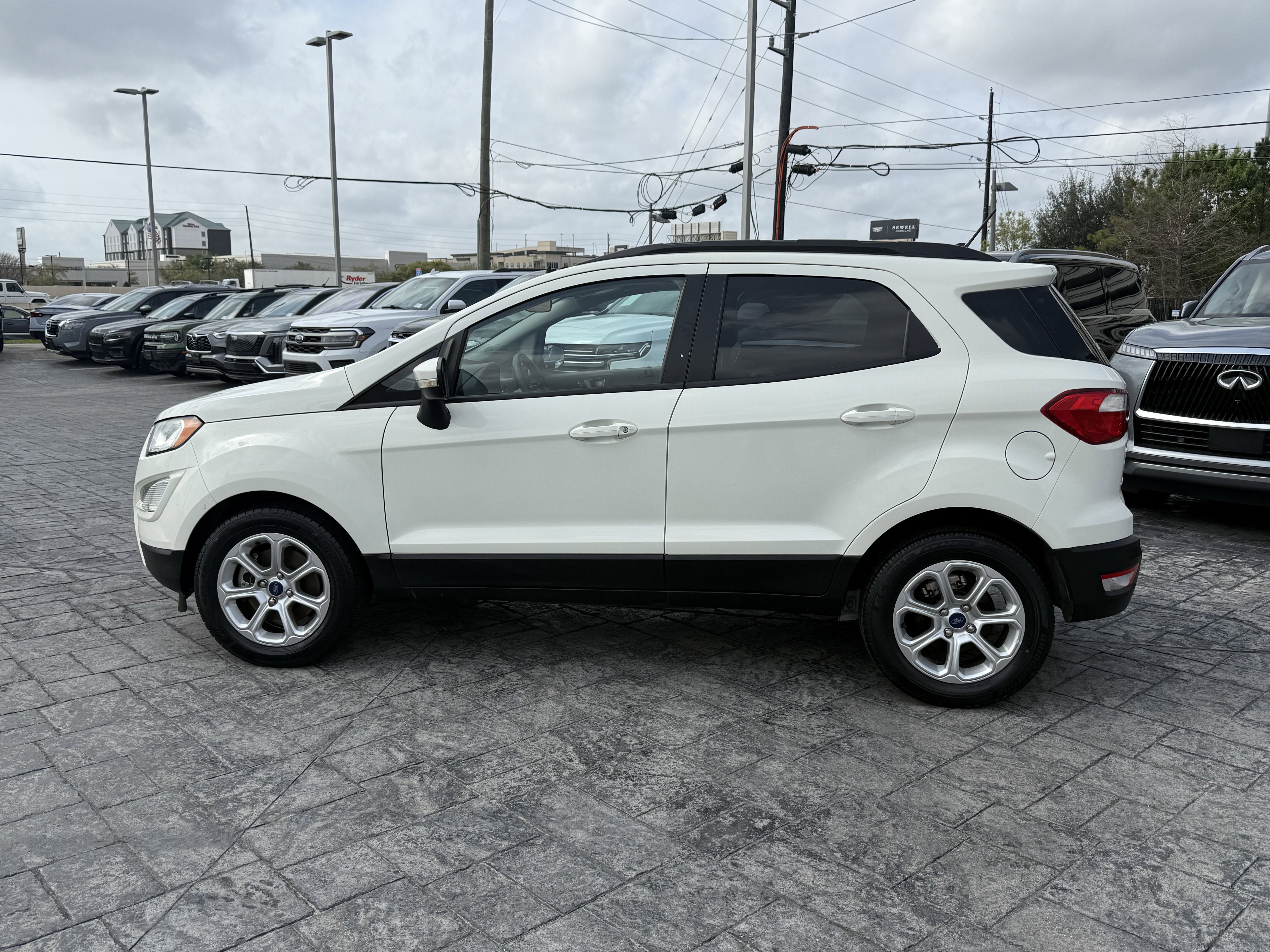 Used 2021 Ford EcoSport SE w/ SE Convenience Package image 4