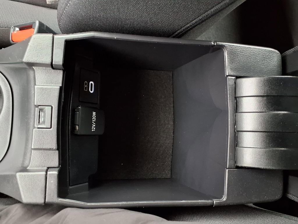 Used 2025 Toyota Corolla LE FWD image 12