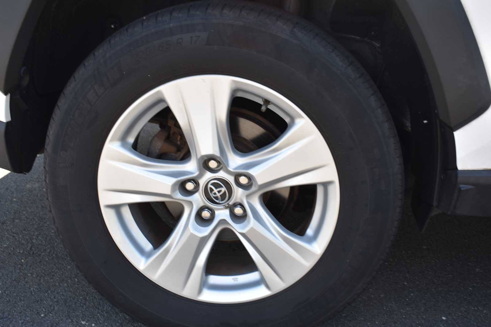 Used 2021 Toyota RAV4 XLE AWD/4WD image 23