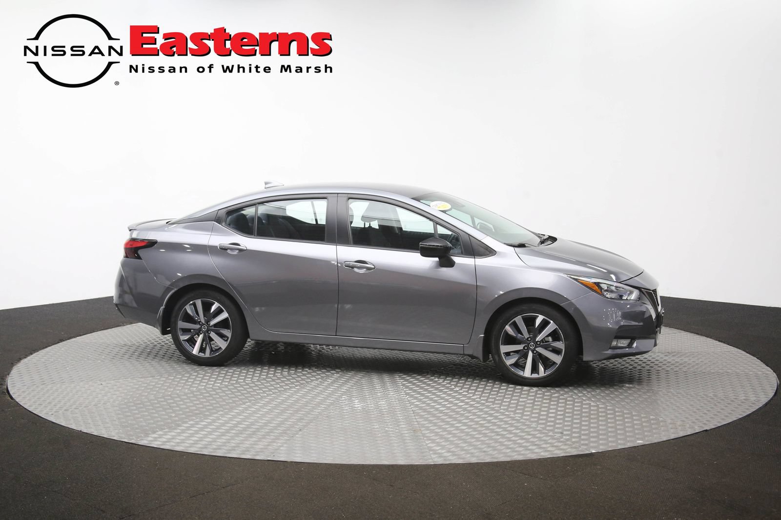 Used 2021 Nissan Versa SR FWD image 45