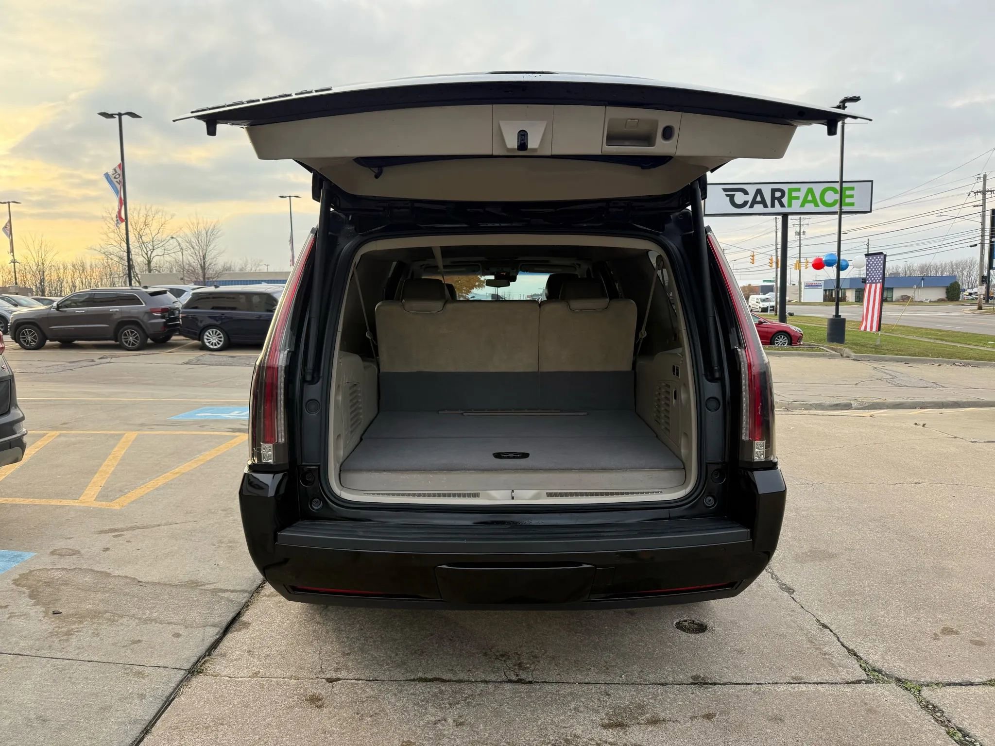 Used 2017 Cadillac Escalade ESV Luxury image 13