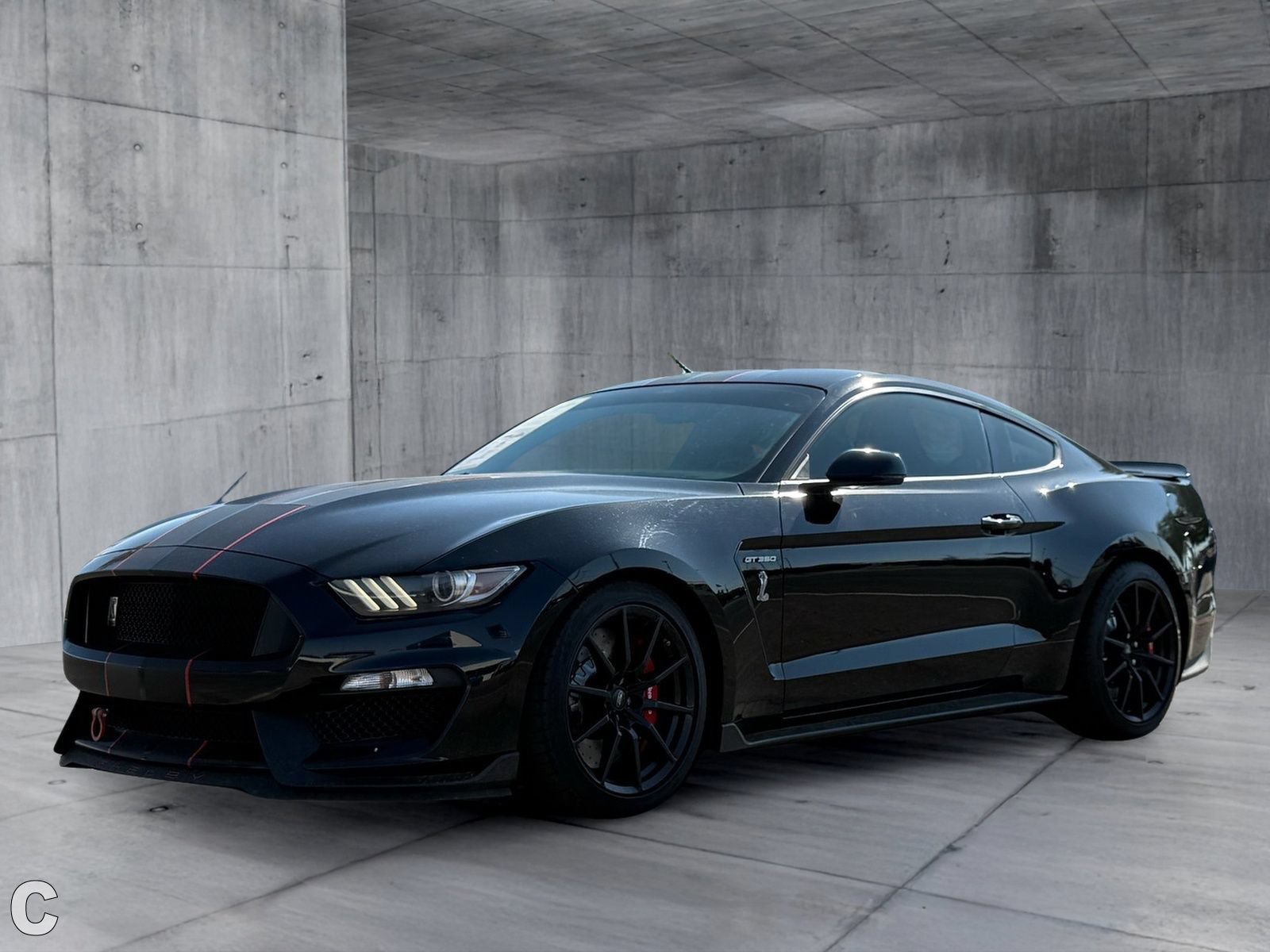 Used 2017 Ford Mustang Shelby GT350 w/ Electronics Package RWD image 2