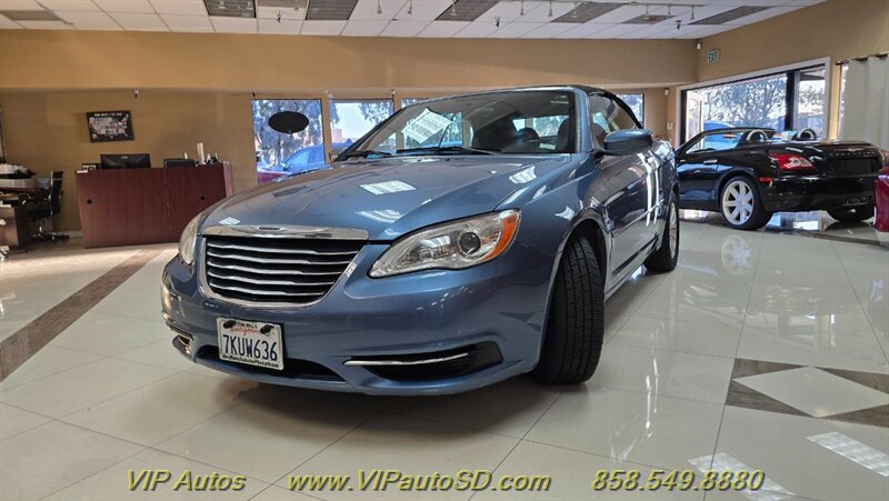 Used 2011 Chrysler 200 Touring image 2