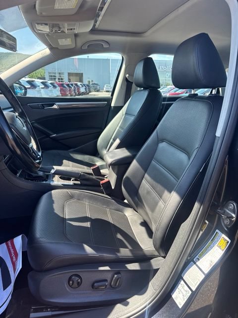 Used 2017 Volkswagen Passat 1.8T SE FWD image 9
