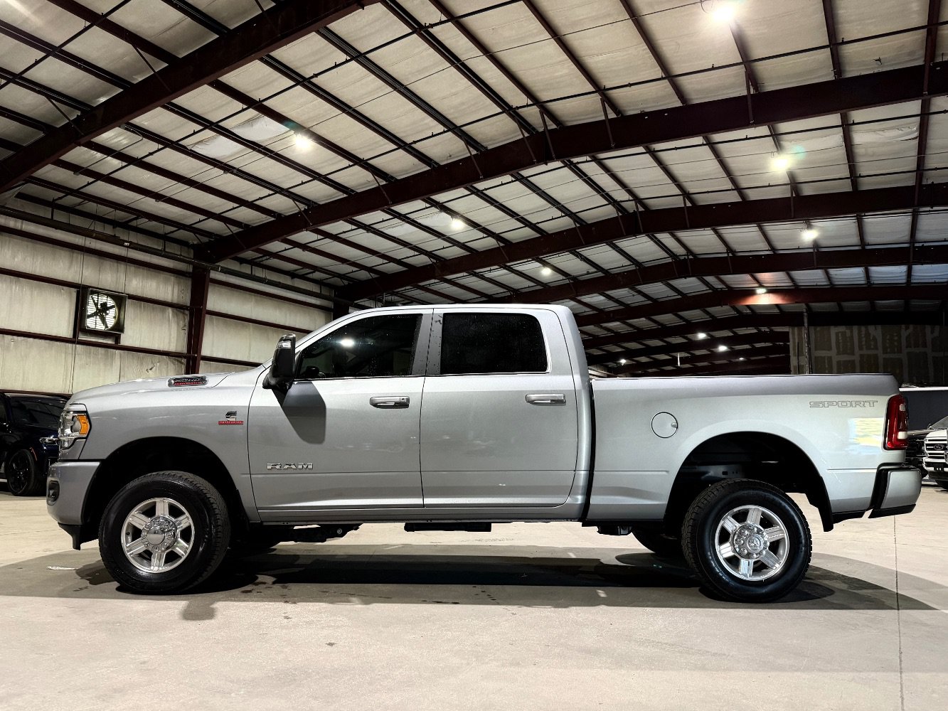 Used 2024 RAM 2500 Big Horn w/ Towing Technology Group AWD/4WD image 9
