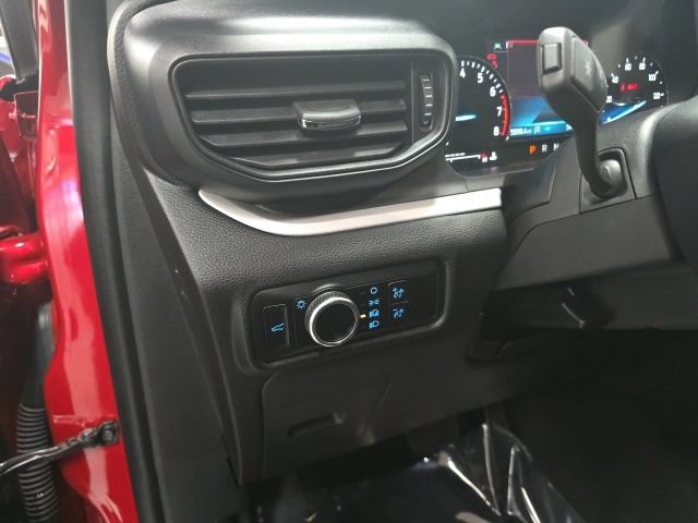 Used 2024 Ford Explorer XLT AWD/4WD image 17