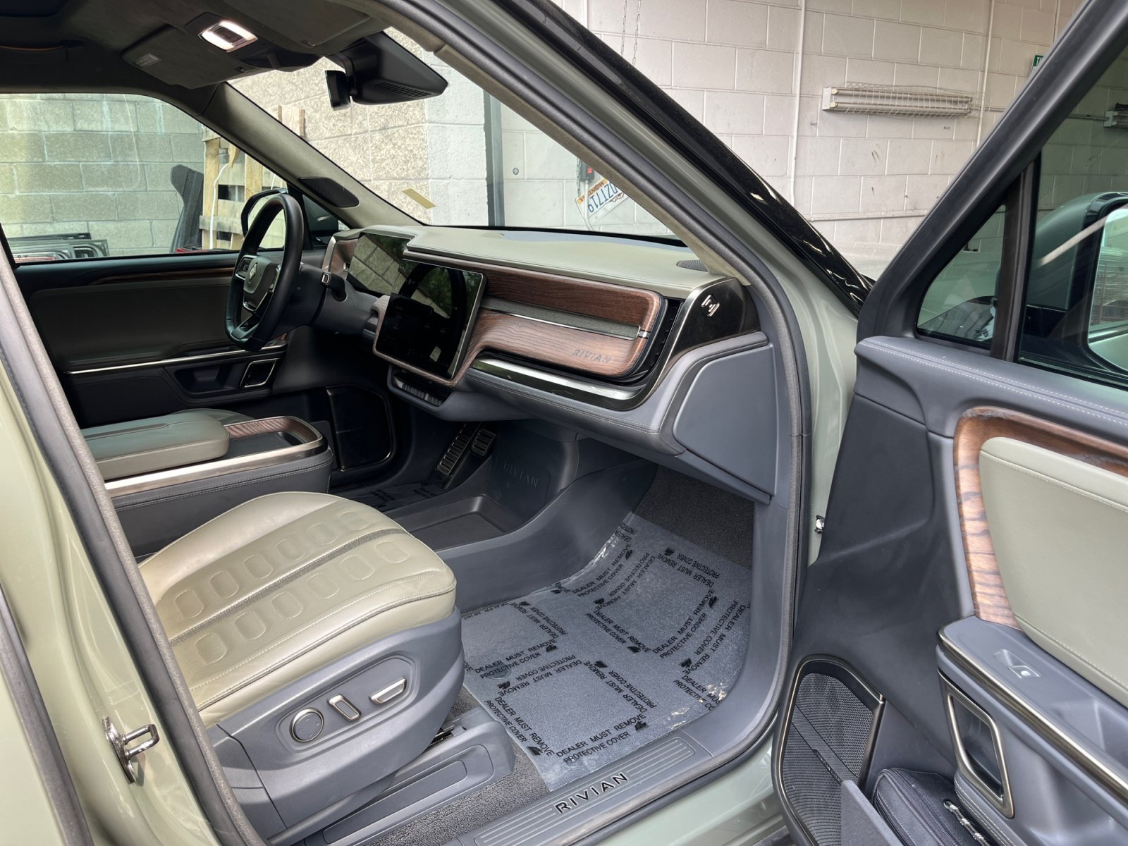 Used 2022 Rivian R1T Launch Edition AWD/4WD image 26