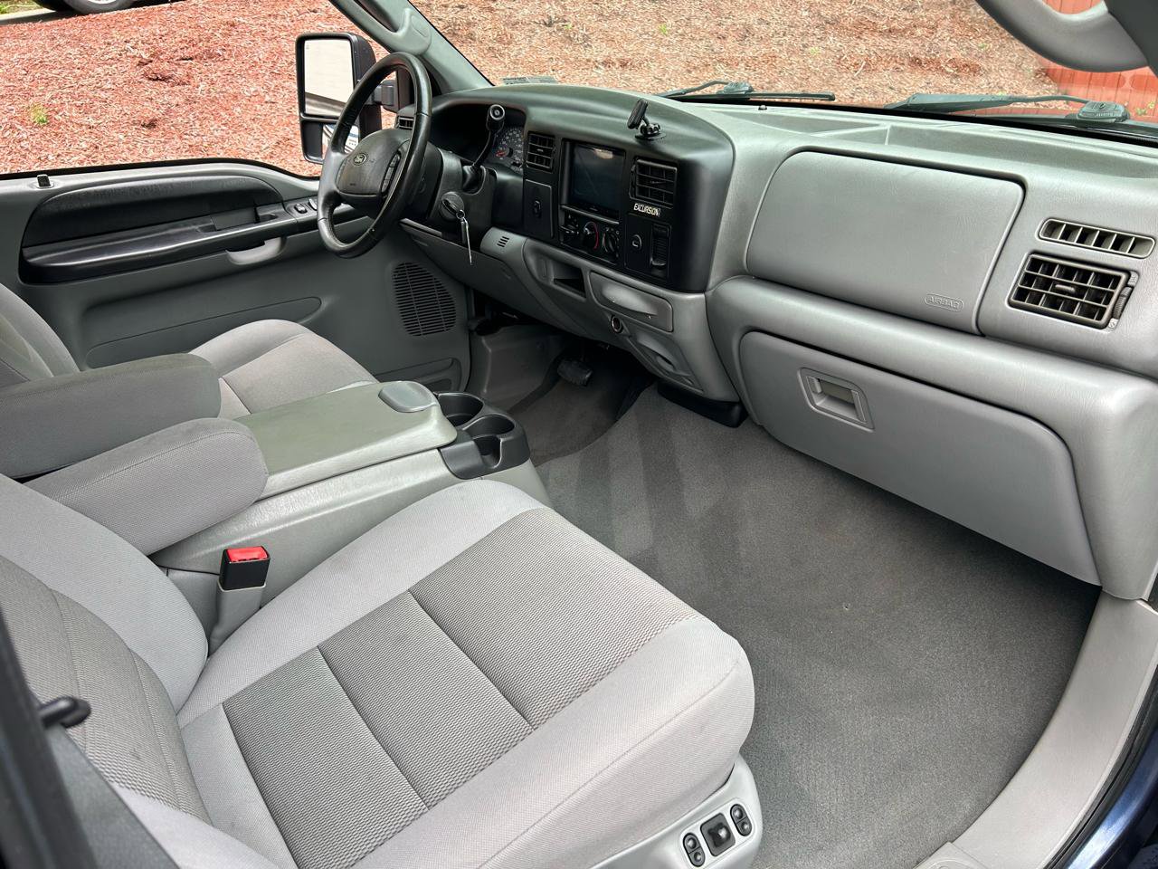 Used 2005 Ford Excursion XLT RWD image 15