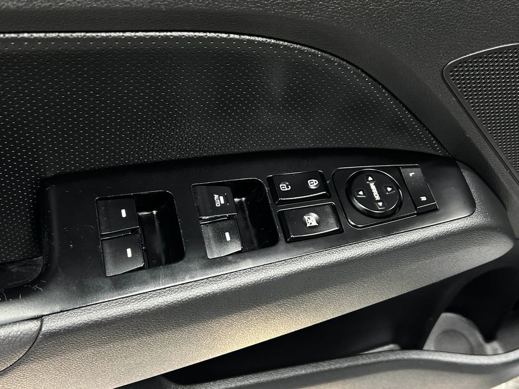 Used 2018 Hyundai Elantra Sport w/ Sport Premium Package 03 FWD image 17