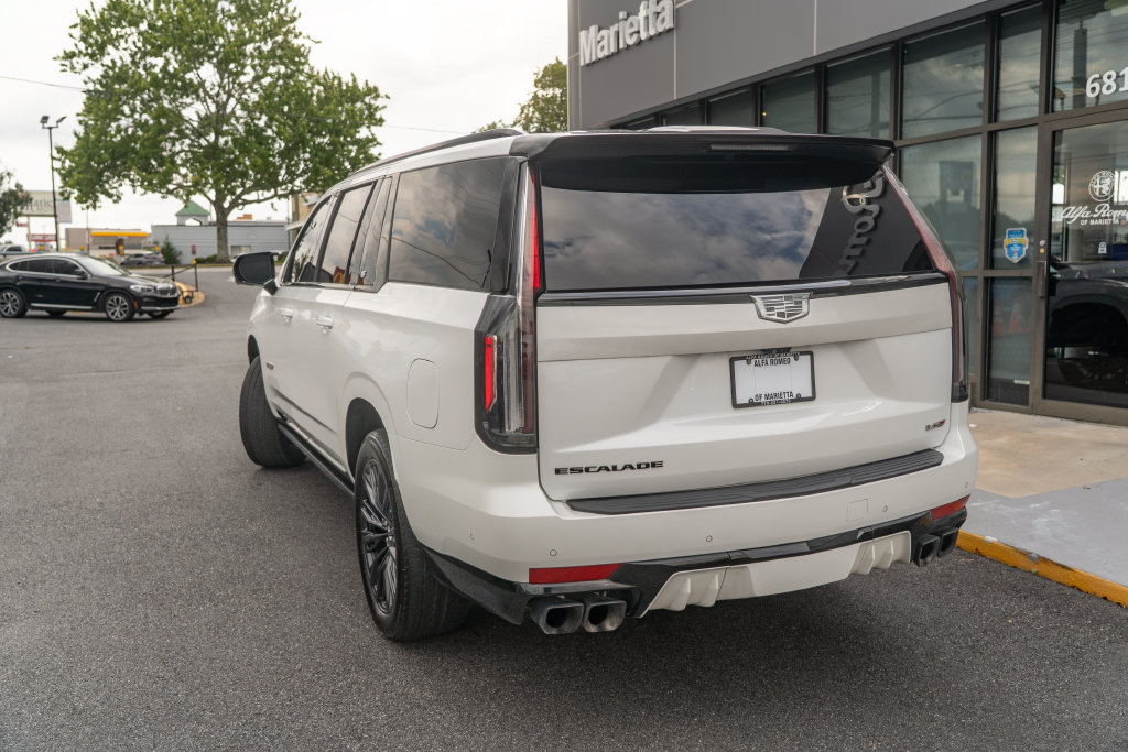 Used 2024 Cadillac Escalade ESV V w/ LPO, ONYX Package AWD/4WD image 5