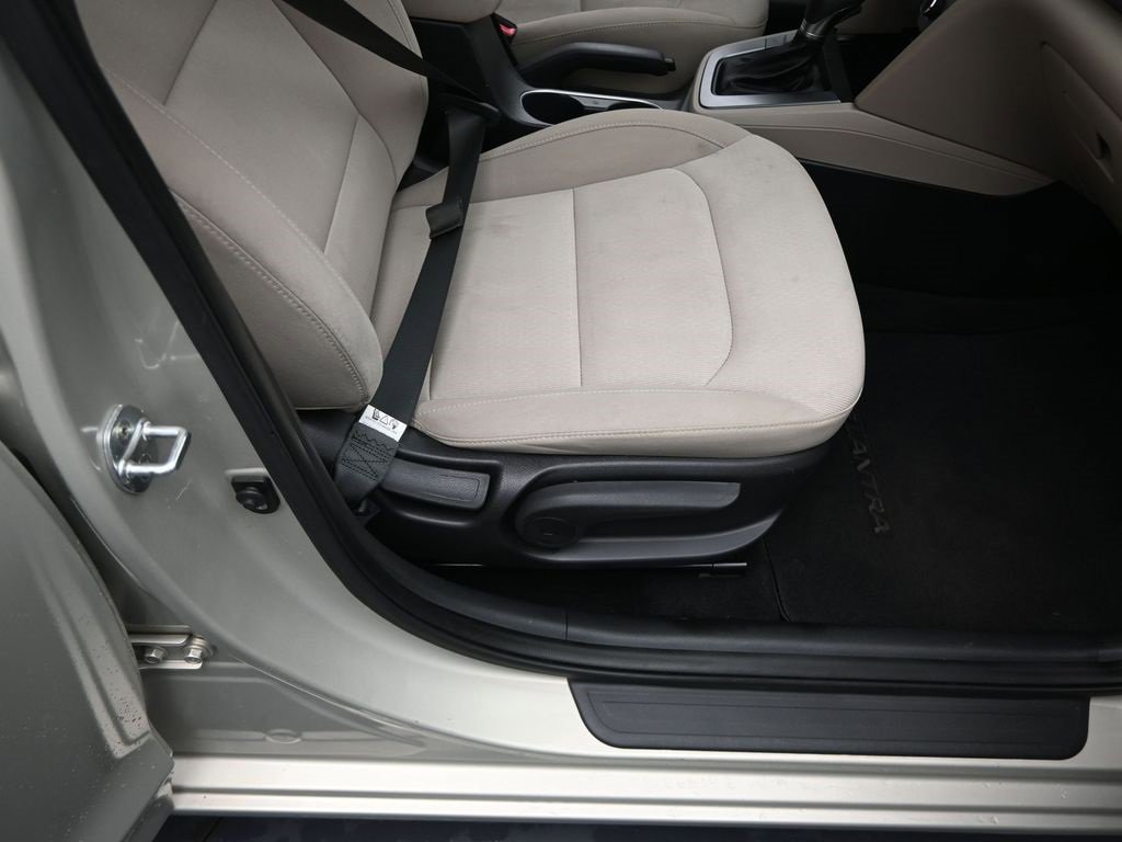 Used 2017 Hyundai Elantra SE w/ Cargo Package image 30