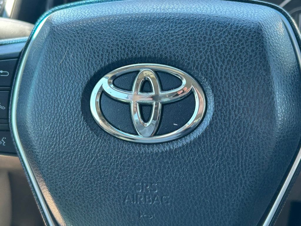 Used 2018 Toyota Camry LE FWD image 32