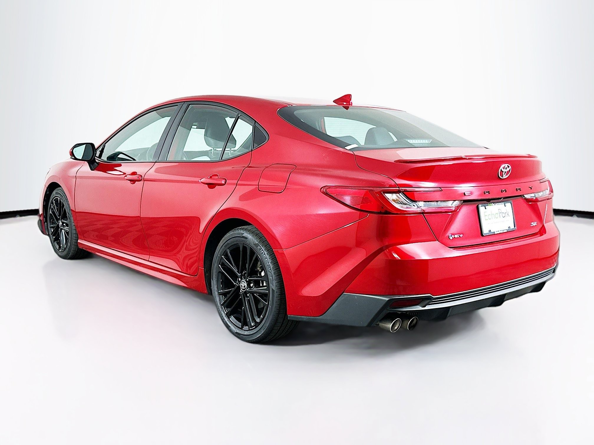 Used 2025 Toyota Camry SE FWD image 5
