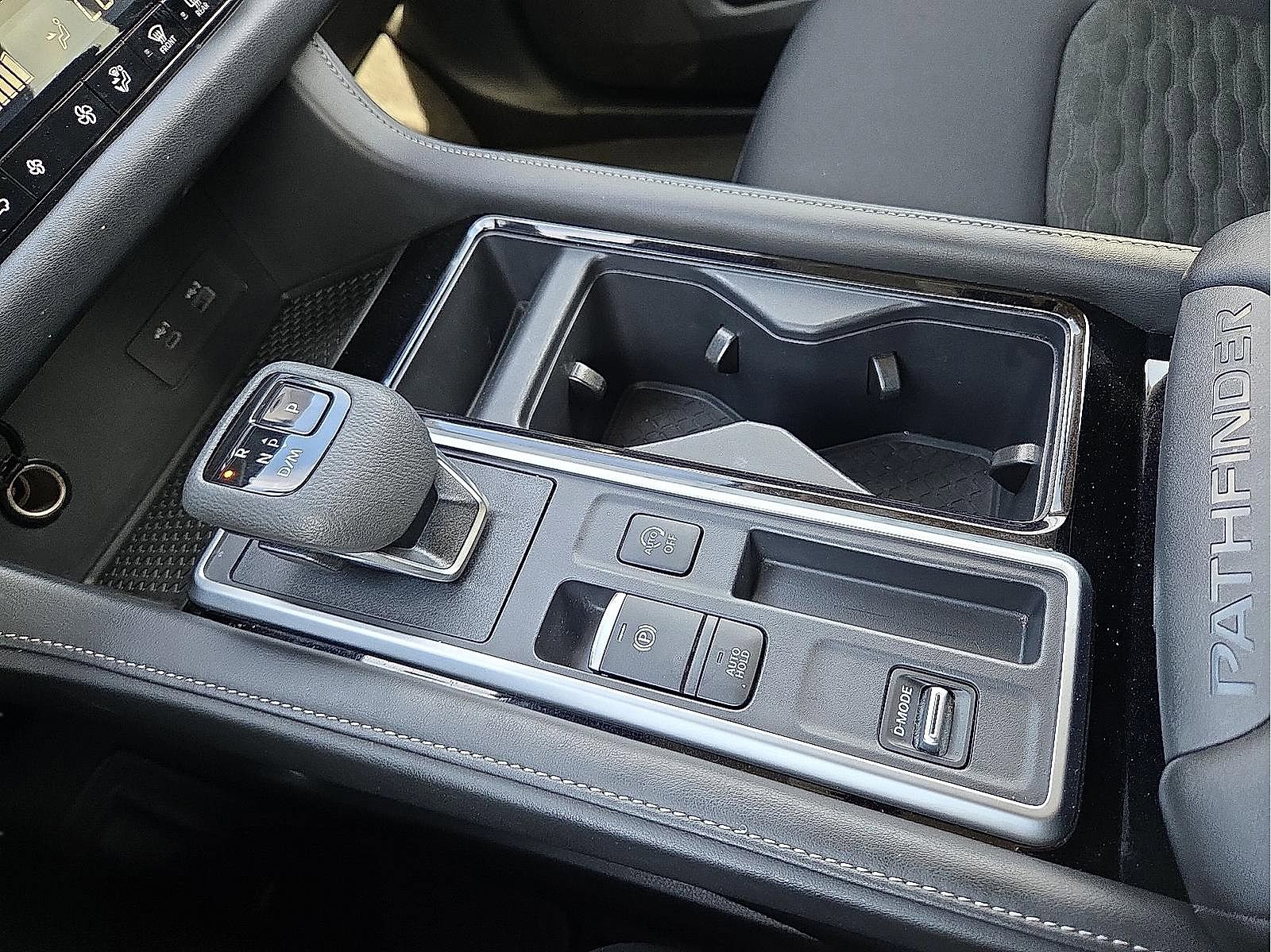 Used 2025 Nissan Pathfinder SV image 25