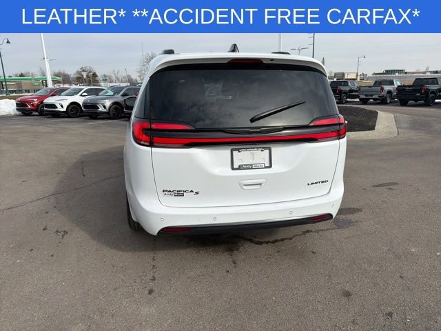 Used 2025 Chrysler Pacifica Limited image 10