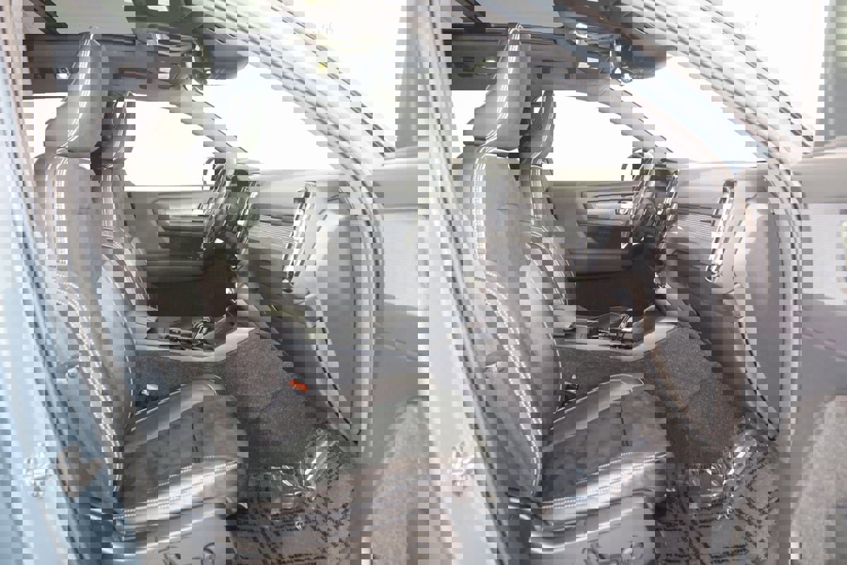 Used 2020 Volvo XC40 T5 R-Design image 13