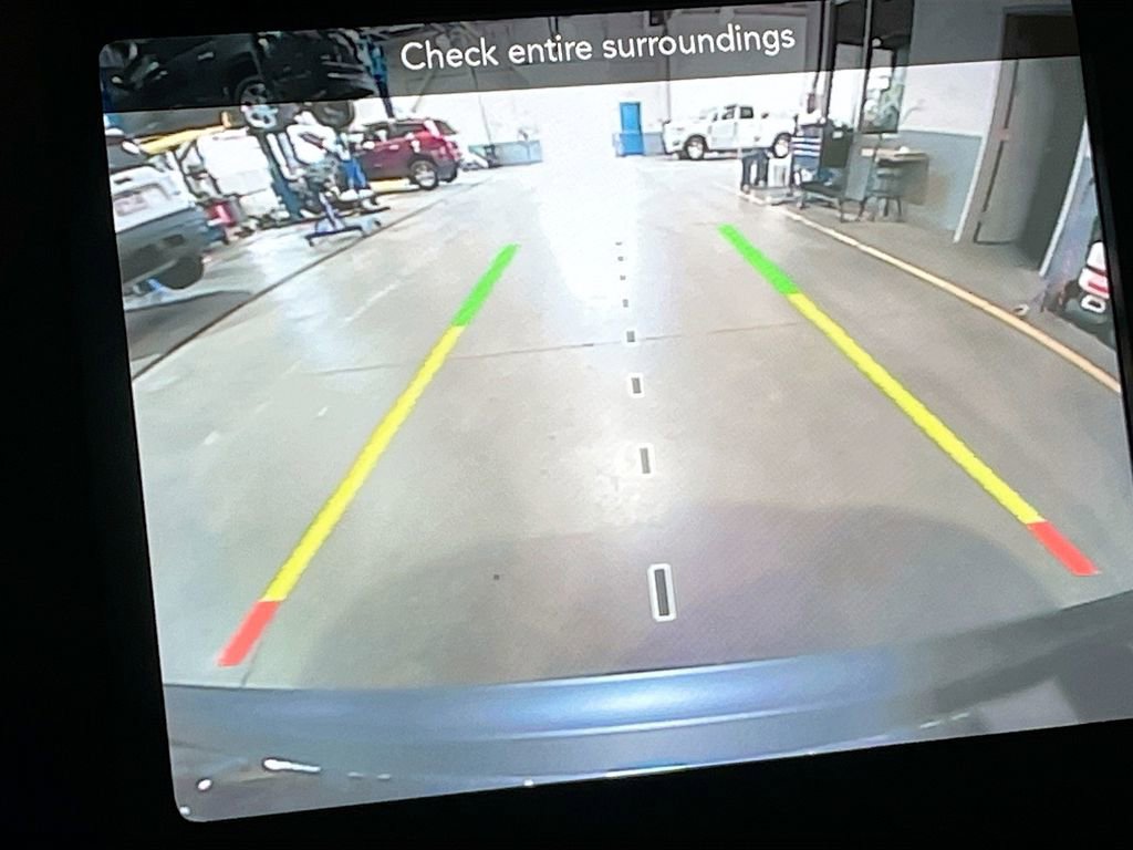 Used 2022 Jeep Cherokee Latitude Lux w/ Mopar Interior Package AWD/4WD image 13