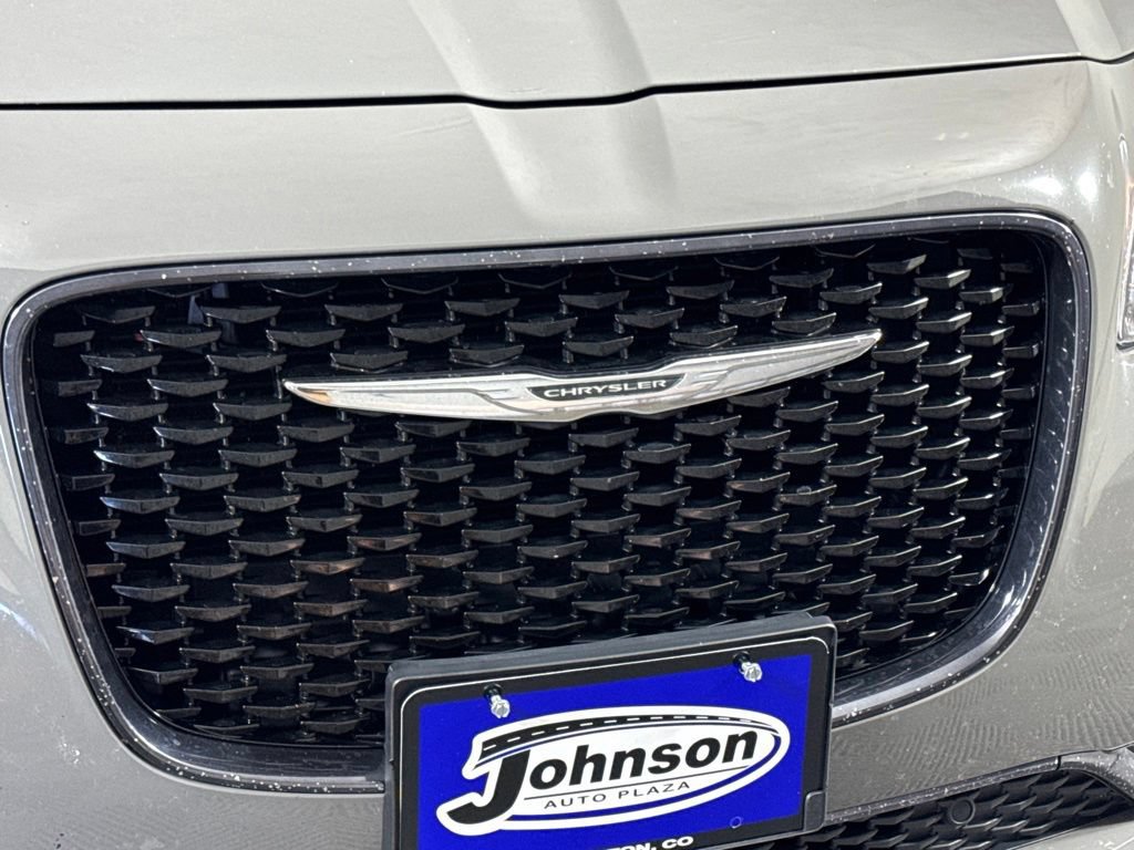 Used 2018 Chrysler 300 S w/ 300S Premium Group AWD/4WD image 4