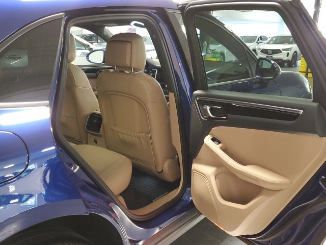 Used 2023 Porsche Macan AWD/4WD image 22