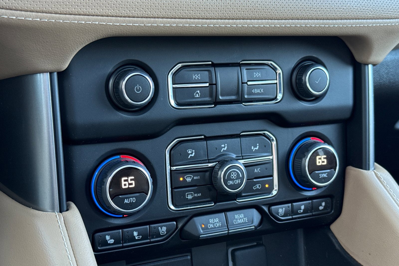 Used 2024 Chevrolet Suburban Premier w/ Texas Edition image 28