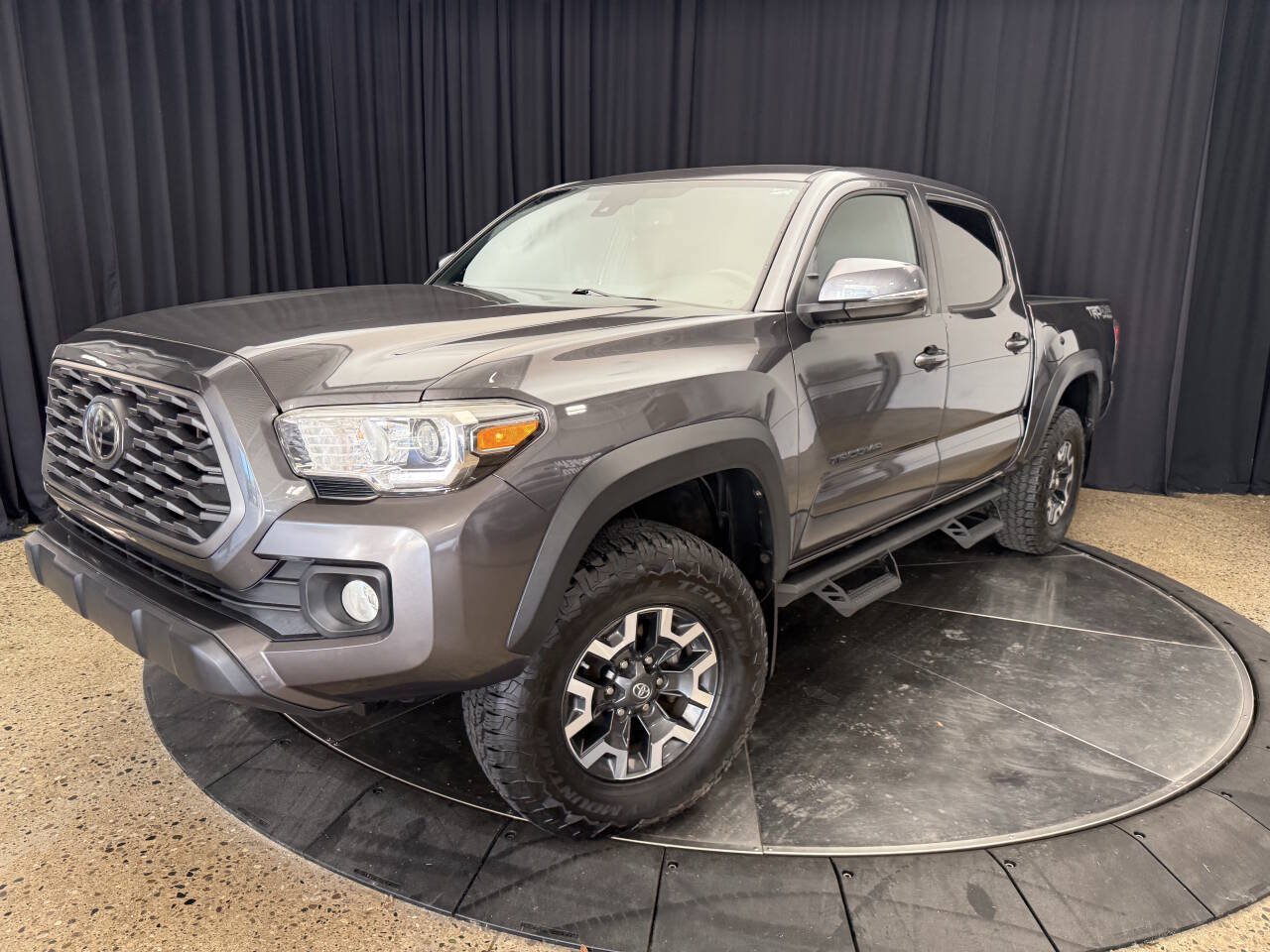 Used 2020 Toyota Tacoma TRD Off-Road w/ Technology Package AWD/4WD image 3